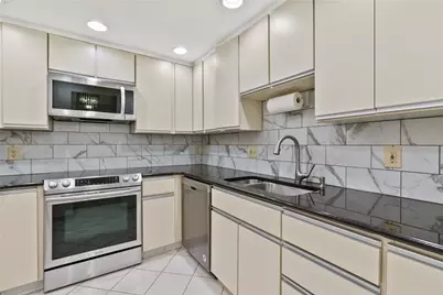 5600 Munhall Rd. #203, Pittsburgh, PA 15217 - Photo 2