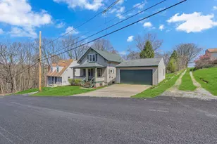 914 18th Ave, Beaver Falls, PA 15010 - Photo 2