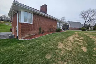 392 Center Grange Rd, Center Township, PA 15061 - Photo 4