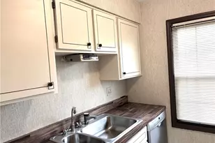 680 Carriage Cir, Pittsburgh, PA 15205 - Photo 2