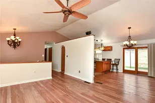 547 Cresthaven Dr, Pittsburgh, PA 15239 - Photo 4