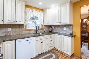 185 Princeton Dr, Center Township, PA 15001 - Photo 10