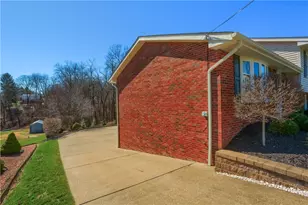 245 Wyngate Rd, Moon/Crescent Twp, PA 15108 - Photo 4