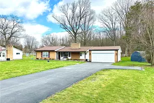 12 Cochran Dr, Neshannock Township, PA 16105 - Photo 2