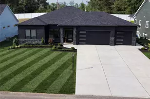 1007 Honey Locust Dr, Penn Twp, PA 15644 - Photo 2