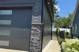 1007 Honey Locust Dr, Penn Twp, PA 15644 - Photo 4