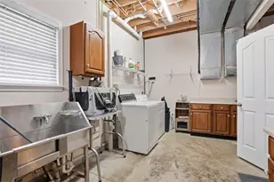 587 Kimble Dr, Pittsburgh, PA 15116 - Photo 22