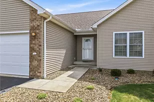 2414 Jillian Ln, Hermitage, PA 16148 - Photo 2