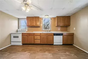 158 Holly Pl, Mount Pleasant Township, PA 15666 - Photo 6