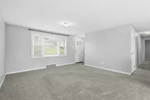 18 Crestwood Dr, Cecil, PA 15321 - Photo 8