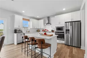 315 Stately Ct, Adams Township, PA 16059 - Photo 2