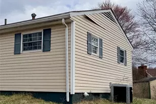 25 Lincoln Ave, Wheatland, PA 16161 - Photo 4