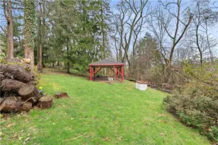 1425 Junior Dr, Pittsburgh, PA 15227 - Photo 24