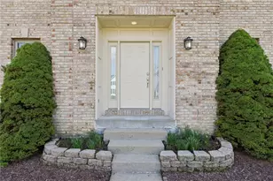 365 Cobblestone Cir, Robinson Twp, PA 15136 - Photo 2