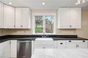 2395 Traci Dr, Pittsburgh, PA 15237 - Photo 16