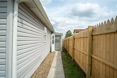 423 16th Ave, Patterson Township, PA 15010 - Photo 2