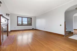 811 W Monroe Cir, Ross Twp, PA 15229 - Photo 6