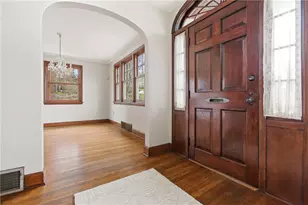 811 W Monroe Cir, Ross Twp, PA 15229 - Photo 2