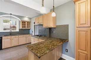 811 W Monroe Cir, Ross Twp, PA 15229 - Photo 14