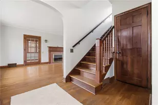 811 W Monroe Cir, Ross Twp, PA 15229 - Photo 4