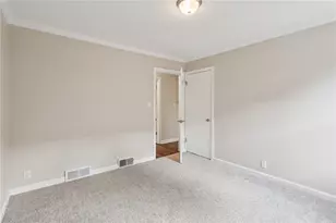 300 Patricia Dr, Ellwood City, PA 16117 - Photo 14