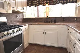 327 Wayne St, Claysville, PA 15323 - Photo 4