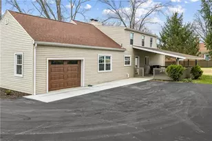 557 Morningstar Dr, Franklin Township, PA 16117 - Photo 4