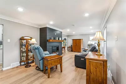 557 Morningstar Dr, Franklin Township, PA 16117 - Photo 14