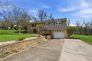 2956 Manorview Cir, Hampton, PA 15101 - Photo 2