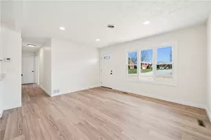 514 New Market Dr, Hempfield Township, PA 15601 - Photo 4