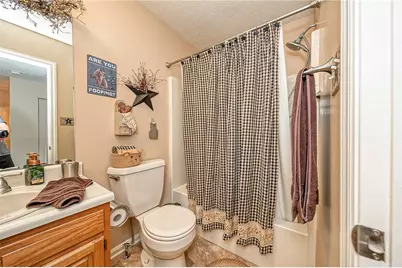483 Cherryhill Dr, Cecil, PA 15017 - Photo 16