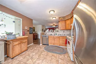 483 Cherryhill Dr, Cecil, PA 15017 - Photo 6