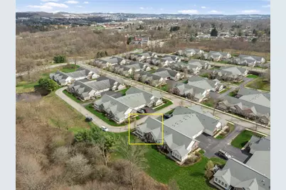 2061 Isleworth Ln, Cranberry Township, PA 16066 - Photo 4