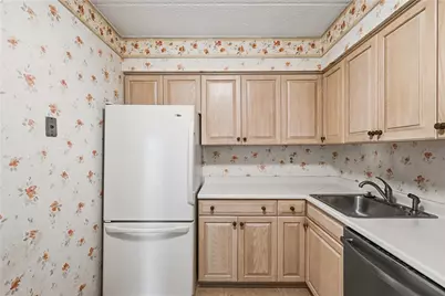 2160 Greentree Road #705W, Scott Township, PA 15220 - Photo 12