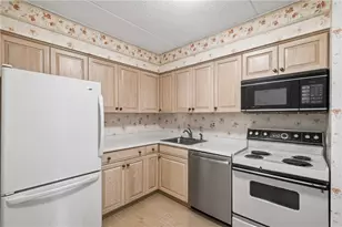 2160 Greentree Rd, Scott Township, PA 15220 - Photo 12