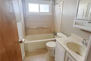 1390 Wakefield Dr, Hermitage, PA 16148 - Photo 10