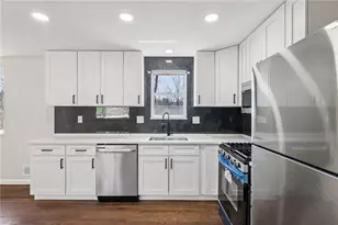 826 Blue Ridge Rd, Pittsburgh, PA 15239 - Photo 16