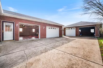 224 Eastern Dr, Lower Burrell, PA 15068 - Photo 4