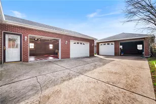 224 Eastern Dr, Lower Burrell, PA 15068 - Photo 4