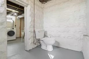 2275 Spokane Ave, Pittsburgh, PA 15210 - Photo 32