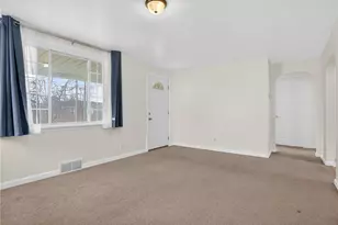 335 E Pike St, Houston, PA 15342 - Photo 6