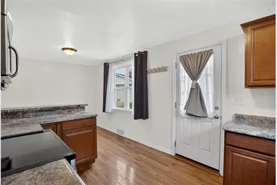 335 E Pike St, Houston, PA 15342 - Photo 16