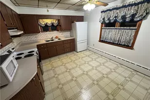 111 N Hitchman St, Mt Pleasant Boro, PA 15666 - Photo 18