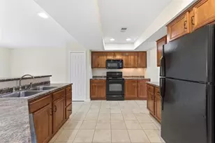 607 Hilton Cir, Collier Township, PA 15071 - Photo 4