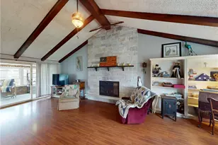 225 Fairway Ln, Penn Township, PA 16002 - Photo 4