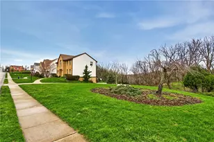 132 Glenbrook Dr, Cranberry Township, PA 16066 - Photo 4