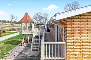 1106 Skyline Dr, Hempfield Township, PA 15601 - Photo 8