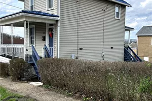 512 Lowell St, Vandergrift, PA 15690 - Photo 2