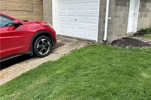 512 Lowell St, Vandergrift, PA 15690 - Photo 4