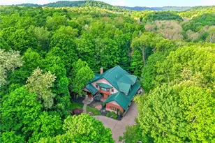 132 Twin Oaks Ln, Penn Twp, PA 15085 - Photo 1